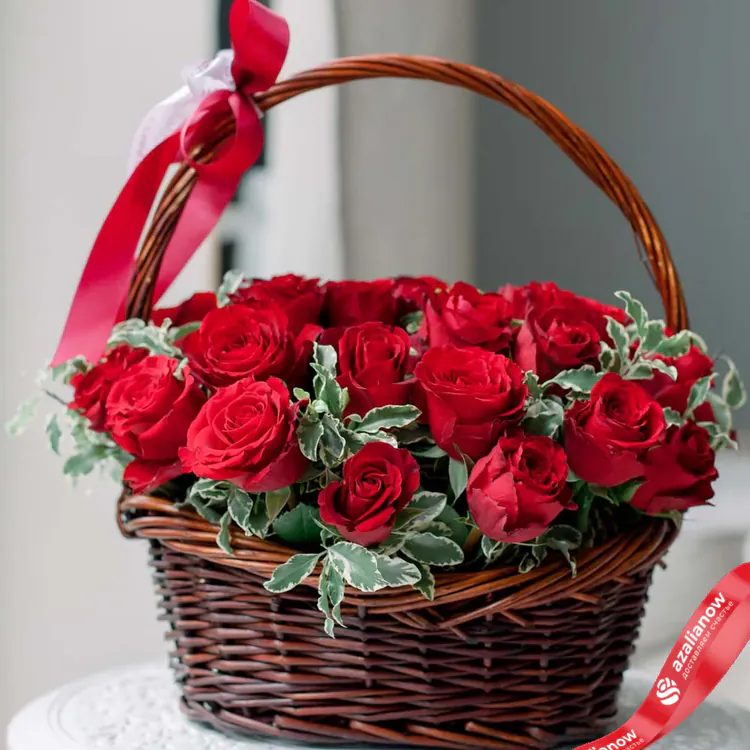 Фото 1: 15 красных роз в корзине. Сервис доставки цветов AzaliaNow