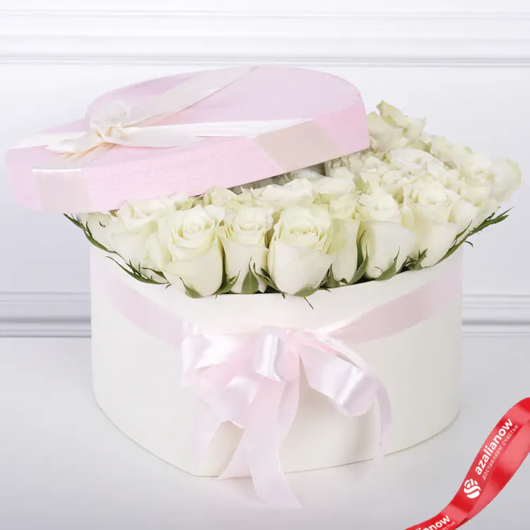 Фото 1: 27 белых роз в форме сердца. Сервис доставки цветов AzaliaNow