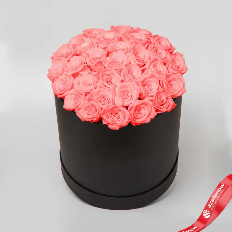 Фото 1: 31 коралловая роза в шляпной коробке. Сервис доставки цветов AzaliaNow