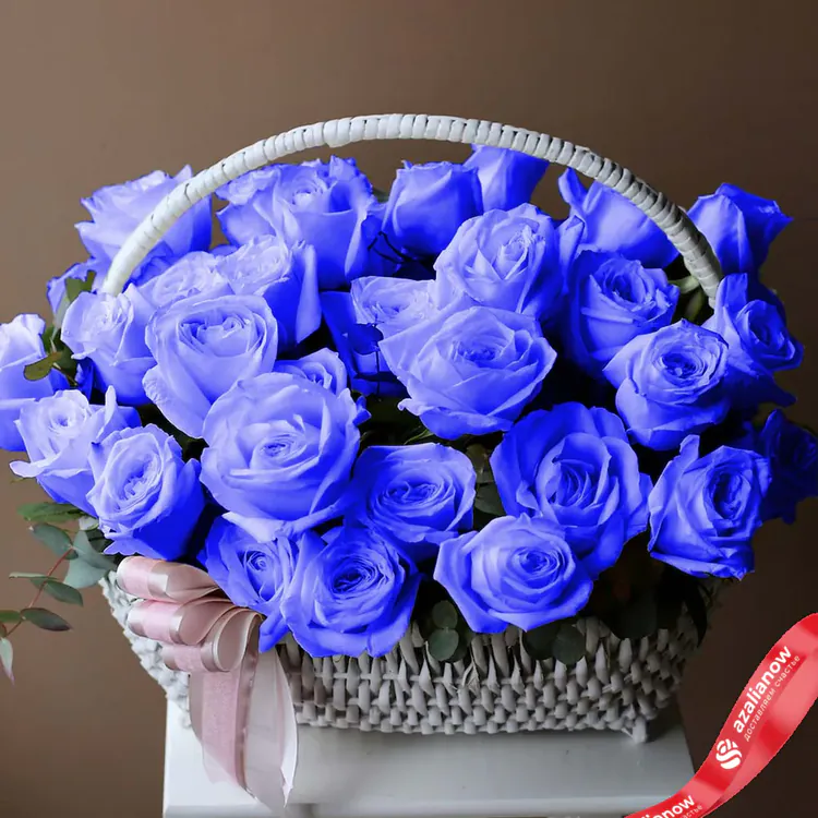 Фото 1: 35 синих роз в корзине. Сервис доставки цветов AzaliaNow