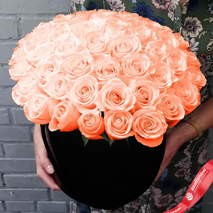 Фото 1: 49 оранжевых роз в шляпной коробке. Сервис доставки цветов AzaliaNow