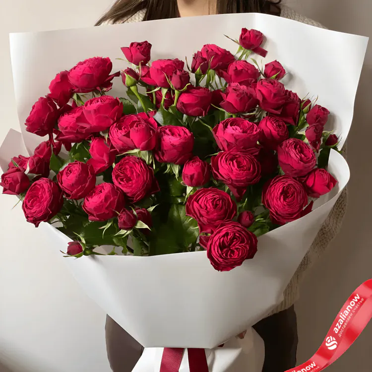 Фото 1: 25 кустовых пионовидных красных роз. Сервис доставки цветов AzaliaNow
