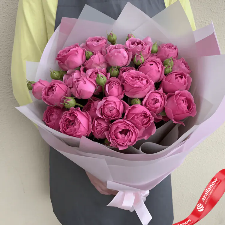 Фото 1: 9 кустовых пионовидных розовых роз в упаковке. Сервис доставки цветов AzaliaNow