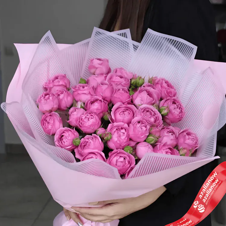 Фото 1: 11 розовых кустовых пионовидных роз в упаковке. Сервис доставки цветов AzaliaNow