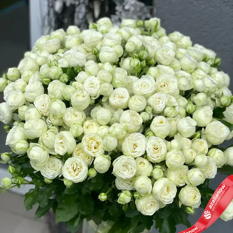 Фото 2: Букет из 15 кустовых пионовидных белых роз. Сервис доставки цветов AzaliaNow