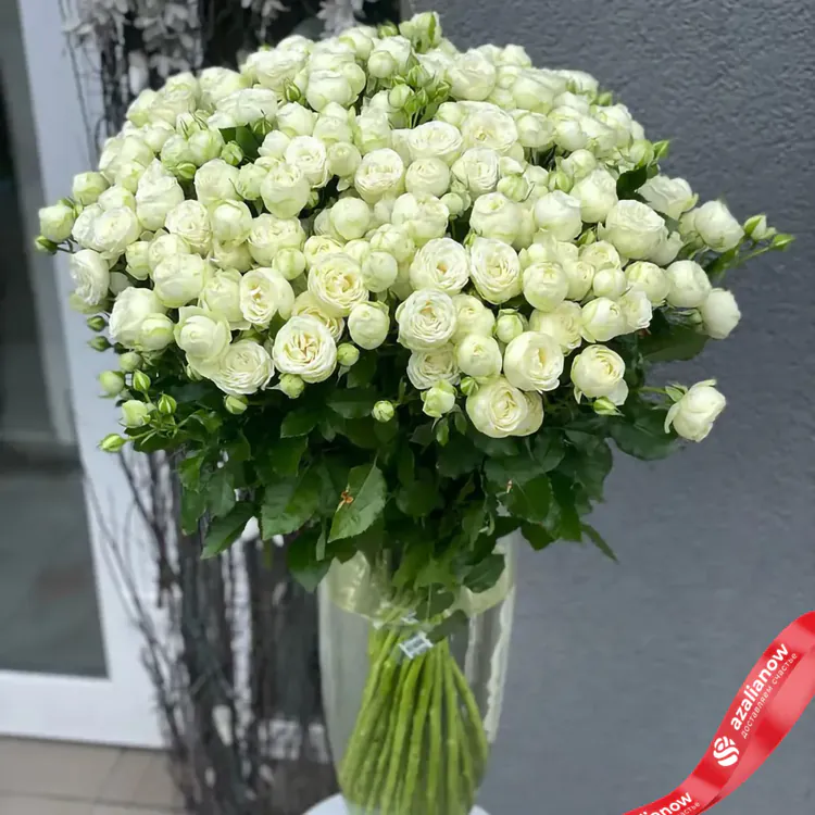 Фото 1: Букет из 15 кустовых пионовидных белых роз. Сервис доставки цветов AzaliaNow