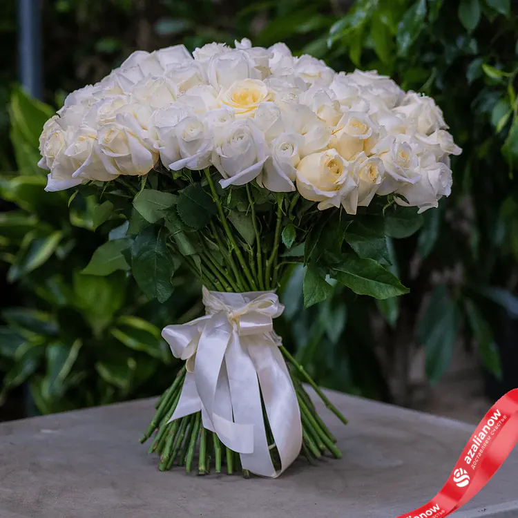 Фото 1: Белые розы 75 роз 70 см Эквадор. Сервис доставки цветов AzaliaNow