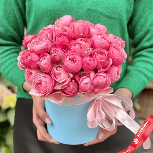 Фото 1: 9 кустовых пионовидных розовых роз в коробке. Сервис доставки цветов AzaliaNow