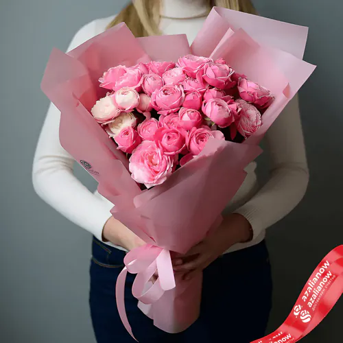 Фото 1: 7 розовых кустовых пионовидных роз в упаковке. Сервис доставки цветов AzaliaNow